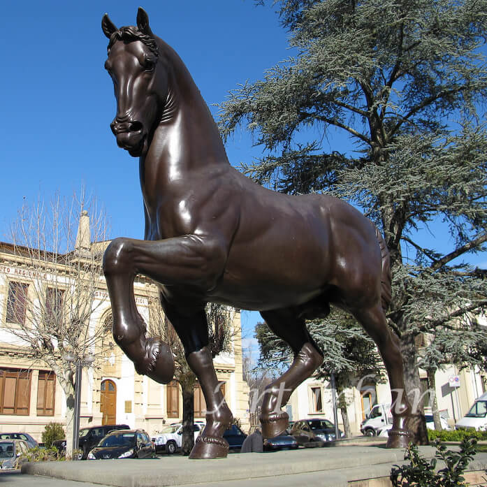 large horse statue