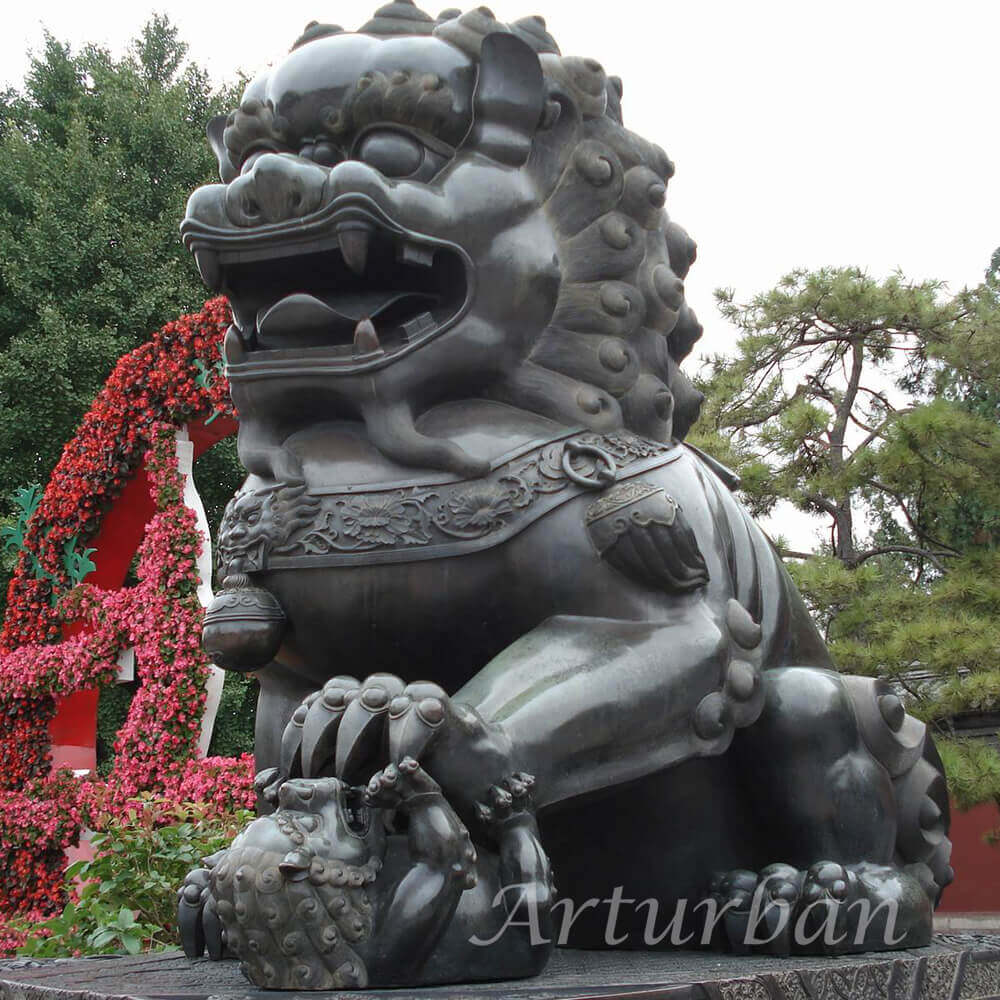 Chinese foo dog statue