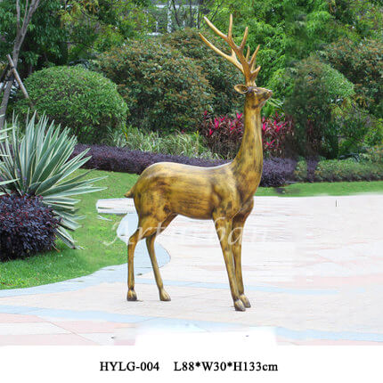 lawn ornament deer