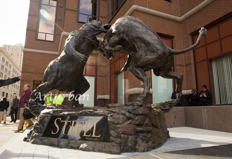 bull and bear statue