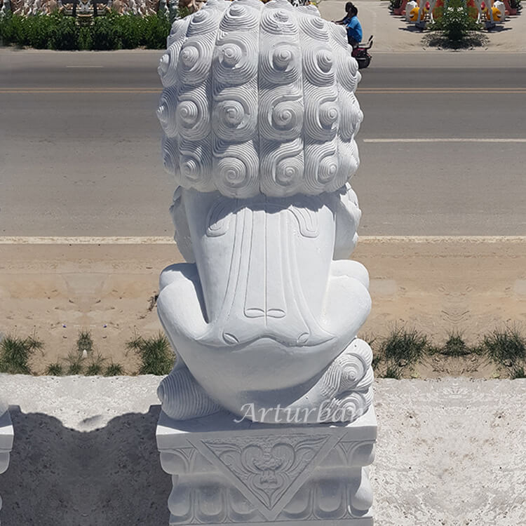 chinese lion statue