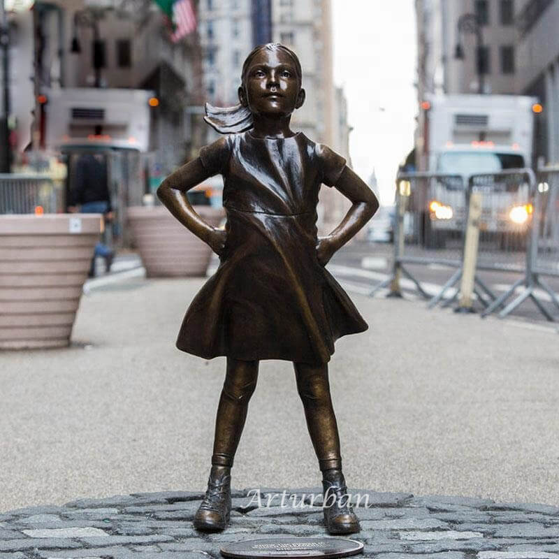 wall street bull and girl statue