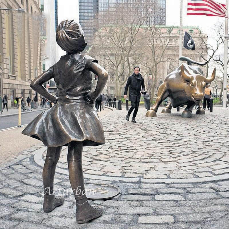 wall street bull and girl statue