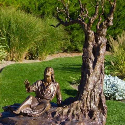 outdoor jesus statue