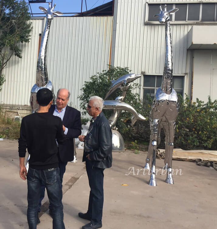 metal giraffe garden sculpture