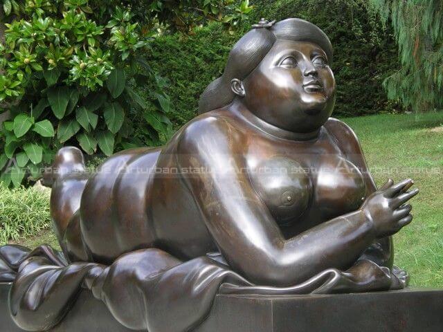 botero woman sculpture