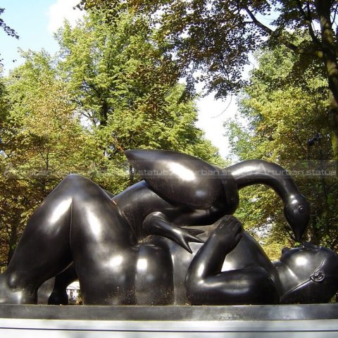 fernando botero statue