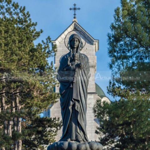 mary holding jesus statue