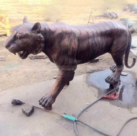 tiger garden statue