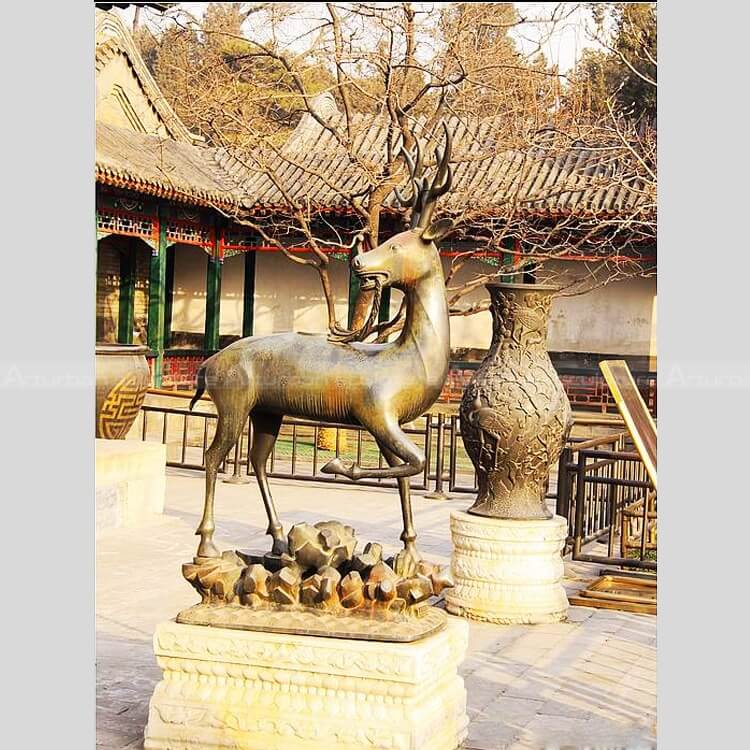 deer garden statue