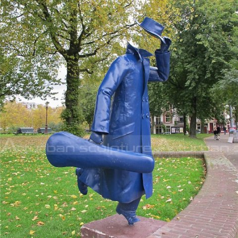 violinist statue