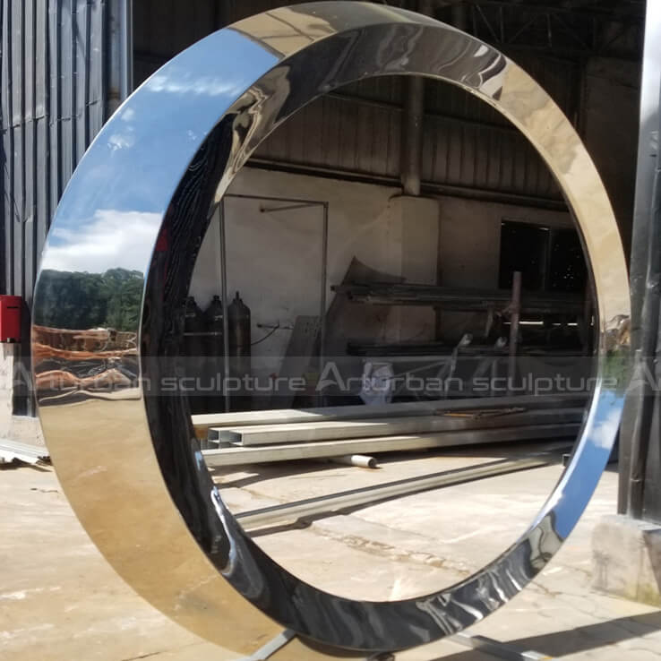 mirror polishing abstract sculpture