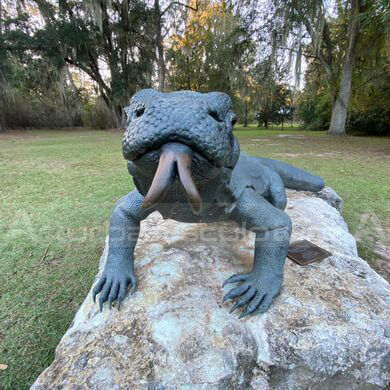 bronze komodo dragon statue