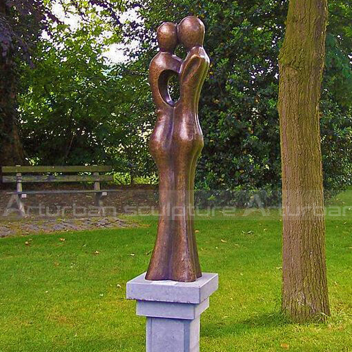 the lovers kiss statue