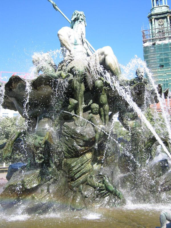 large outdoor fountain