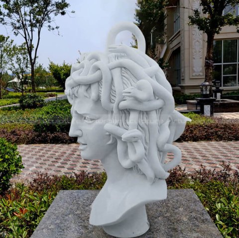 bernini bust of medusa