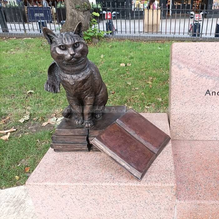 famous cat statues