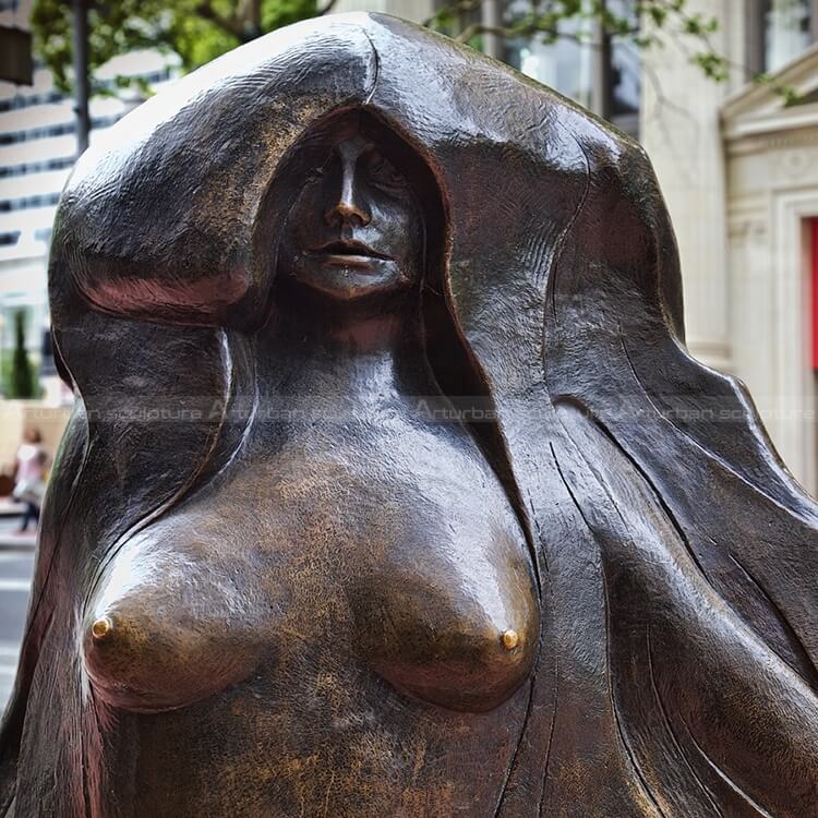 statue nude woman