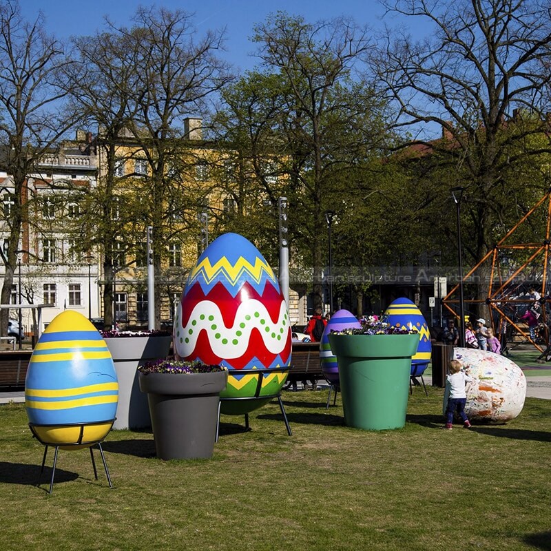 easter egg sculpture