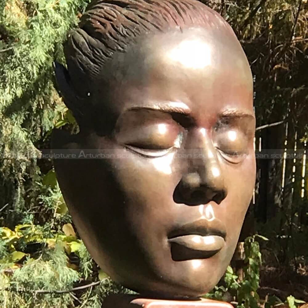 woman head statue