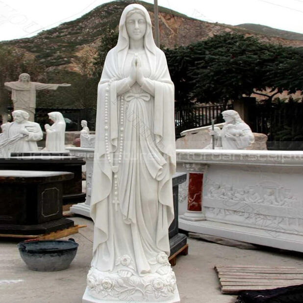 virgin mary praying statue