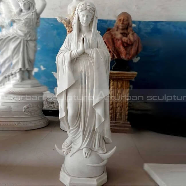 virgin mary praying statue