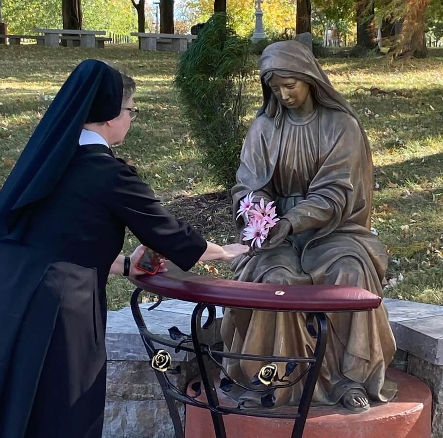 Large Outdoor Virgin Mary Statue