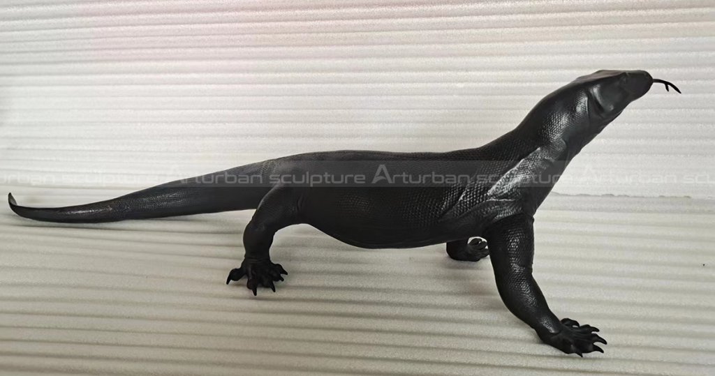 komodo dragon sculpture