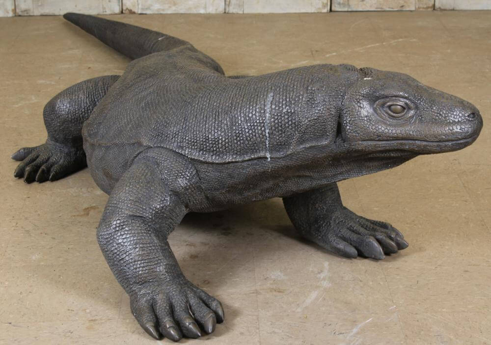 komodo dragon statue