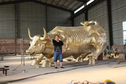 bronze bull statue wall street