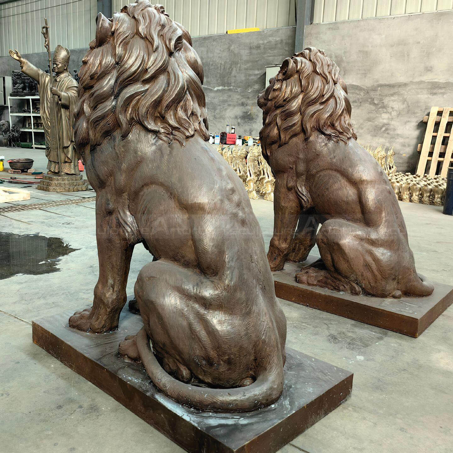 life size lion sculpture