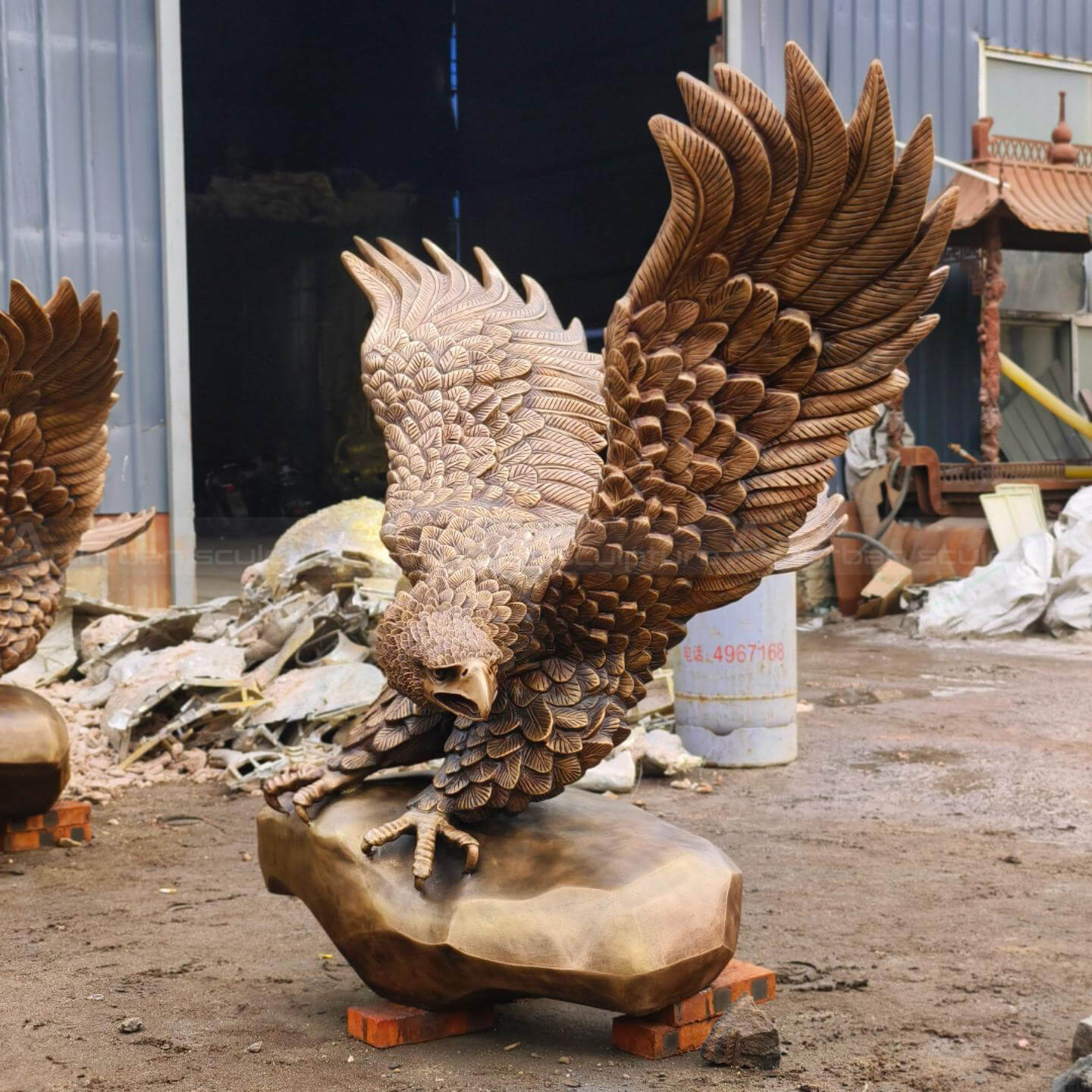 bronze eagle statue outdoor