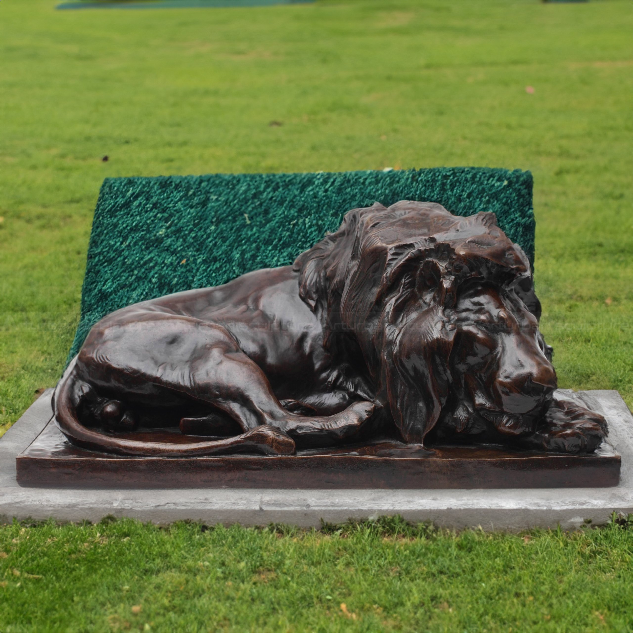 lion statue lying down