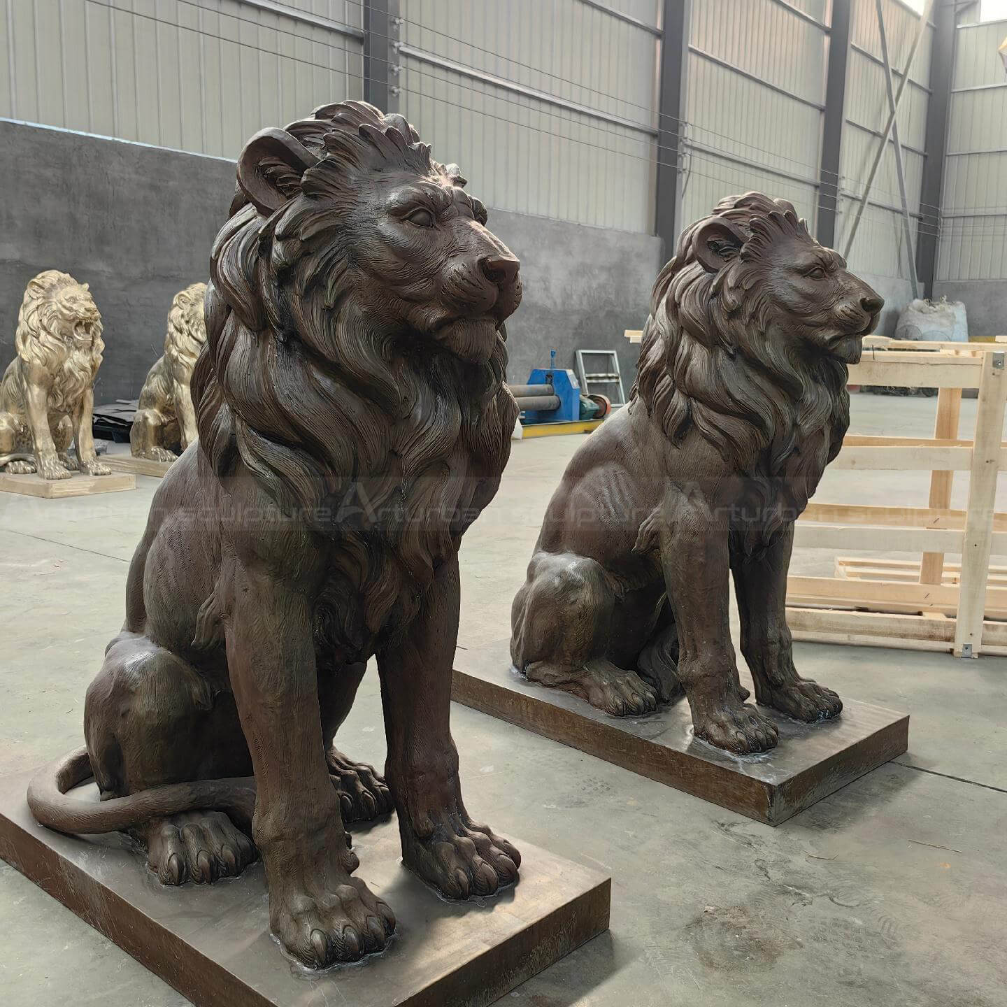 life size lion sculpture