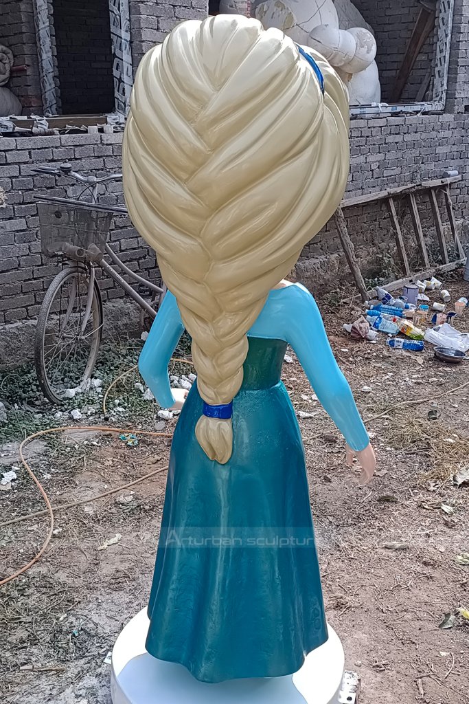 Elsa statue