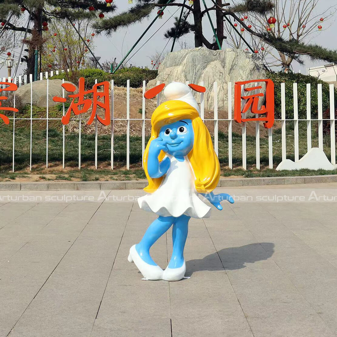 smurf statue