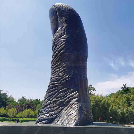 Big Thumb Statue