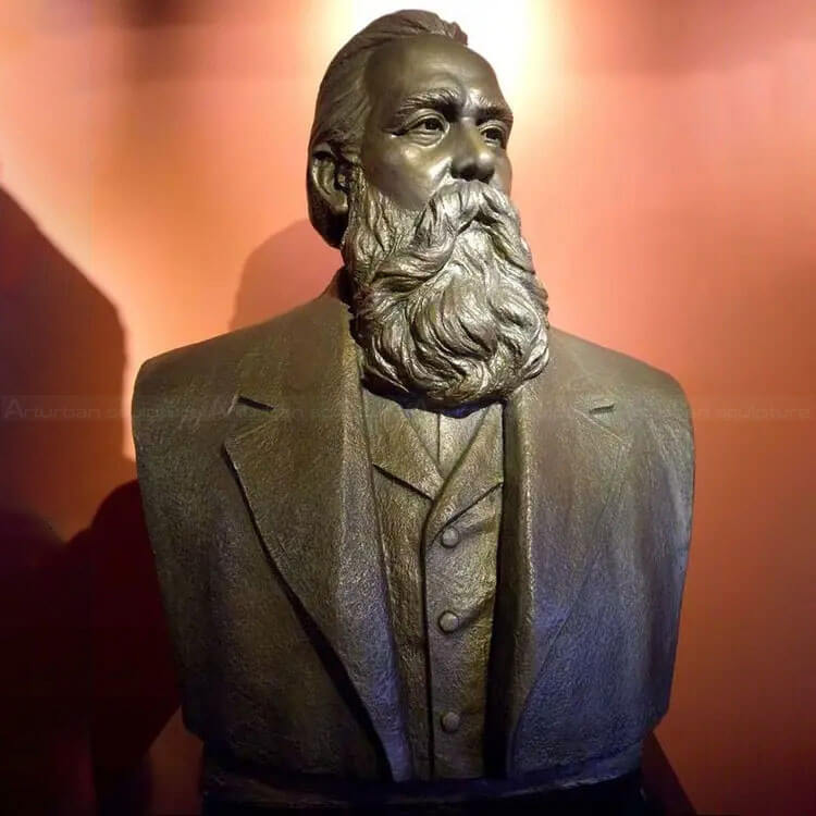 Friedrich Engels Statue