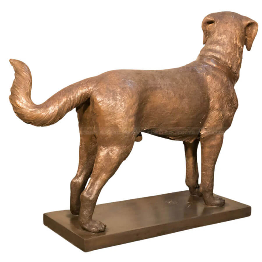 Chesapeake Bay Retriever Statue