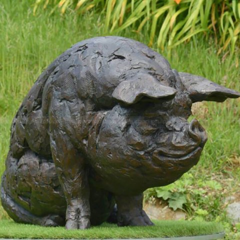 Sitting Pig Statue