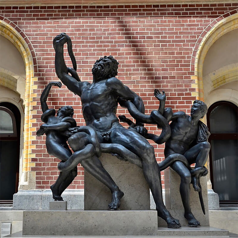 LaocoöN and His Sons Statue