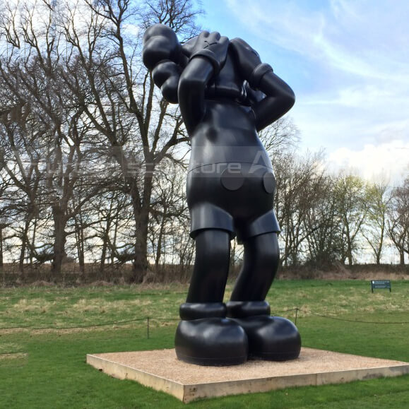 kaws statue