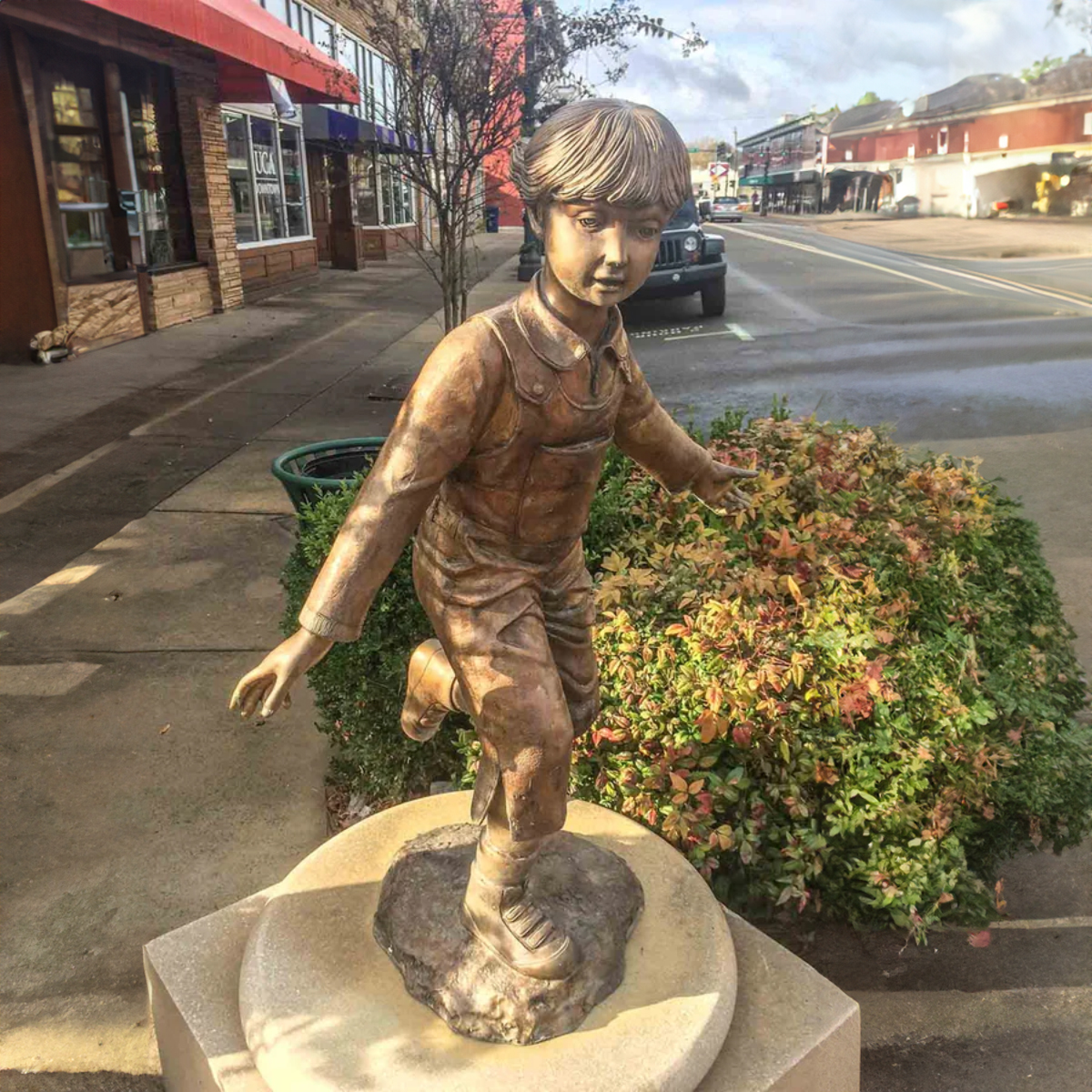 Boy and Girl Holding Hands Statue