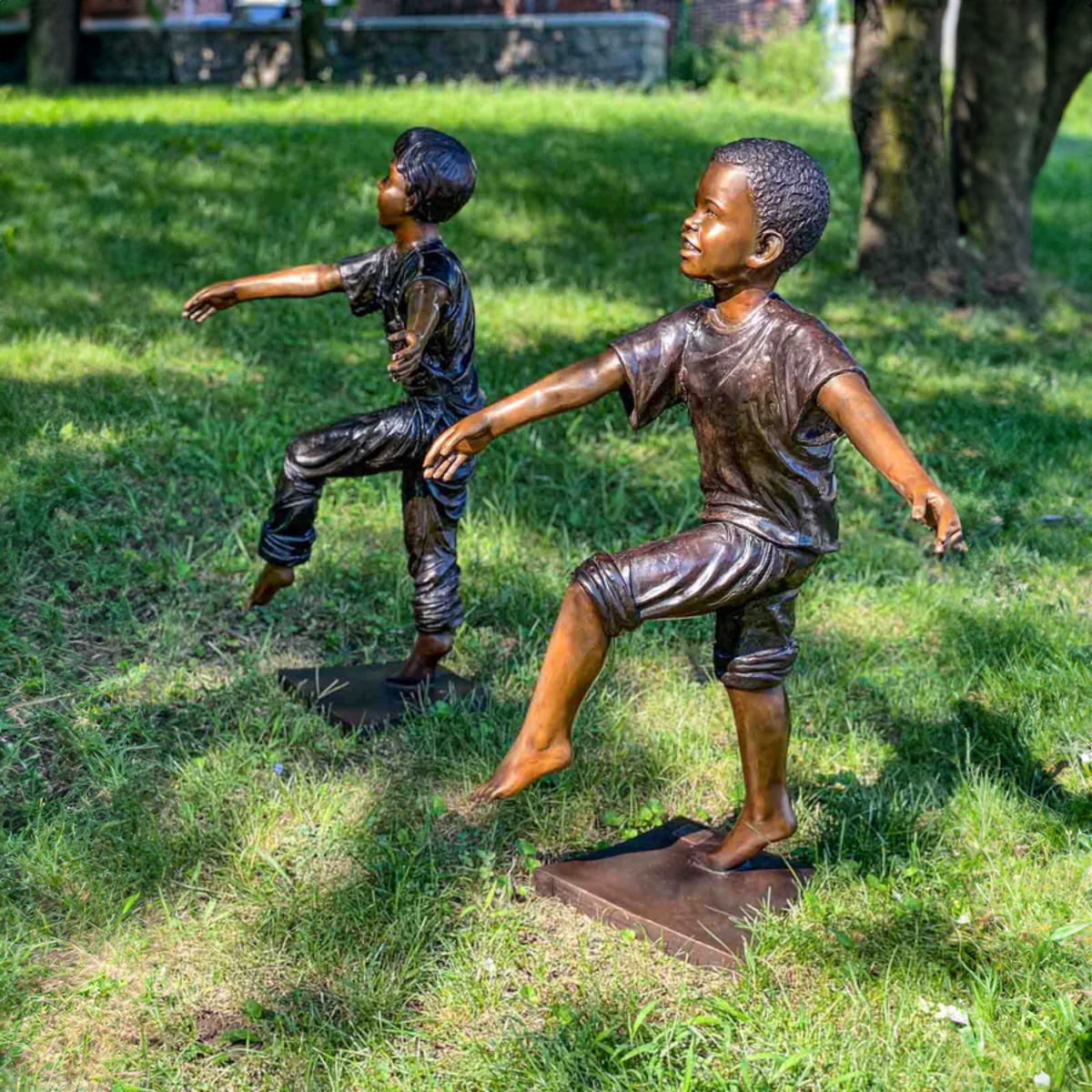 Dancing kids Statue