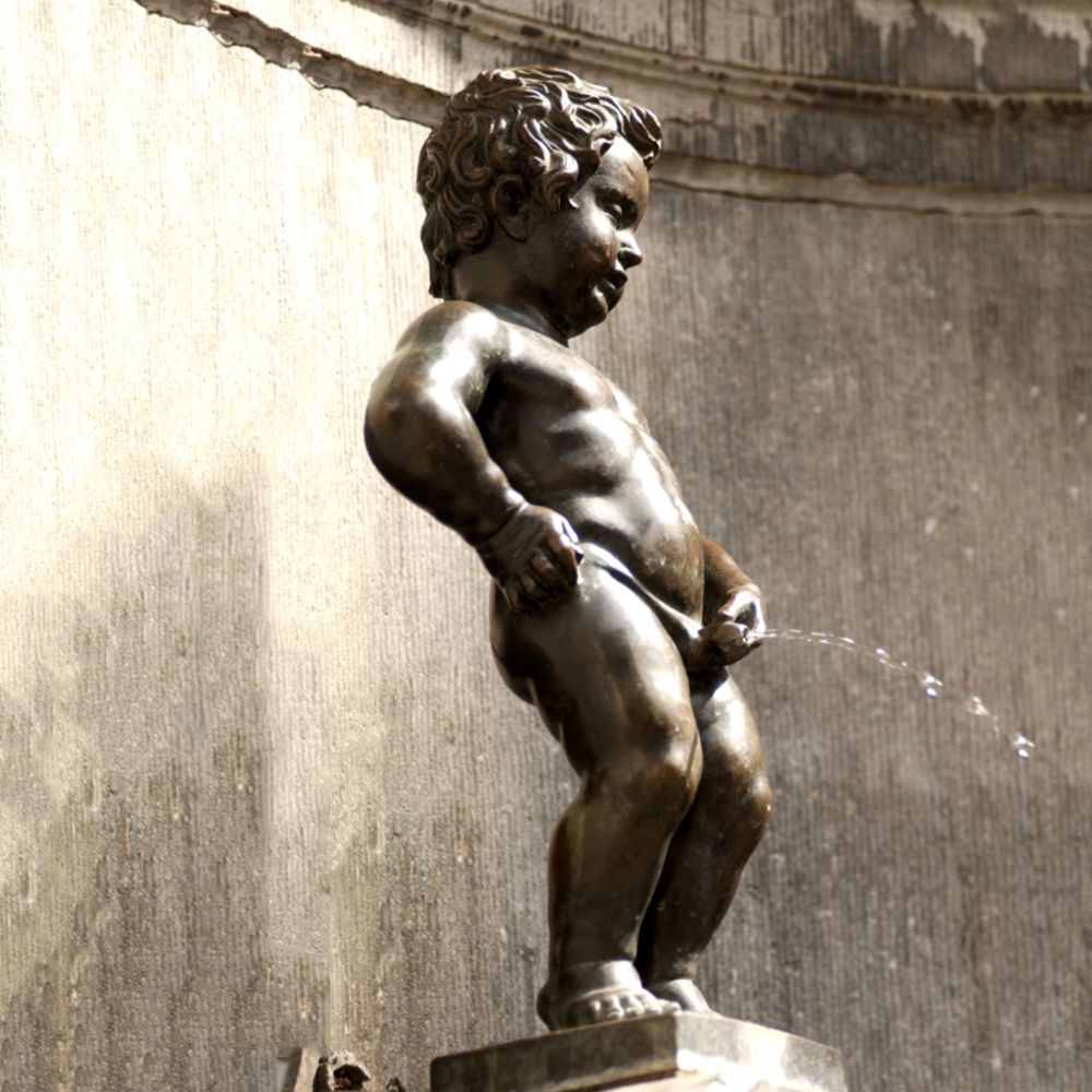 Little Boy Peeing Water Fountain (2)