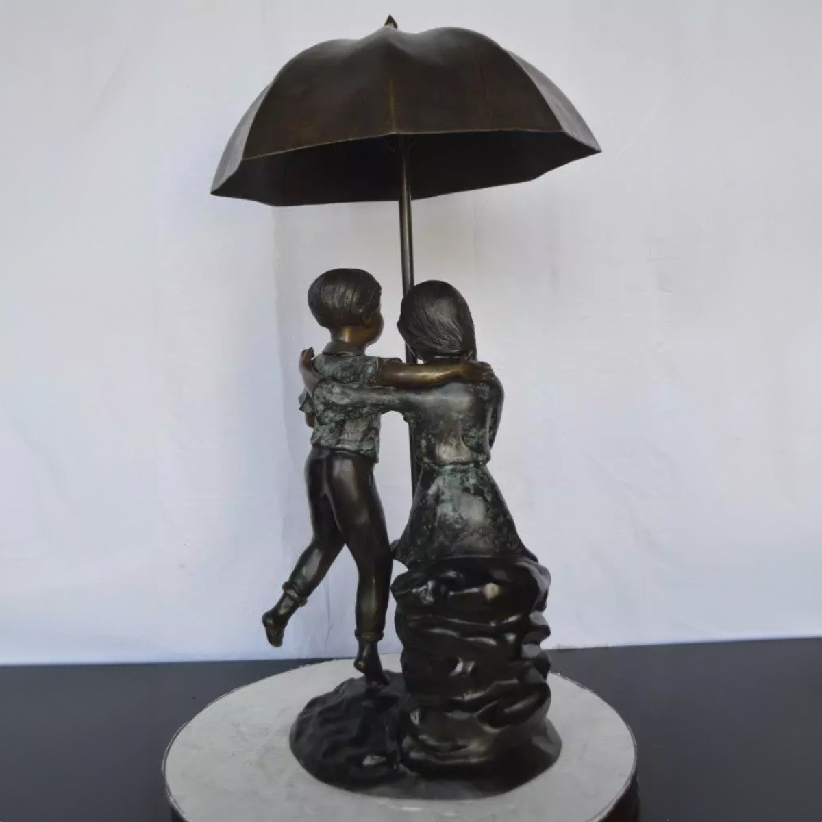 Metal Kids with Umbrella Statue