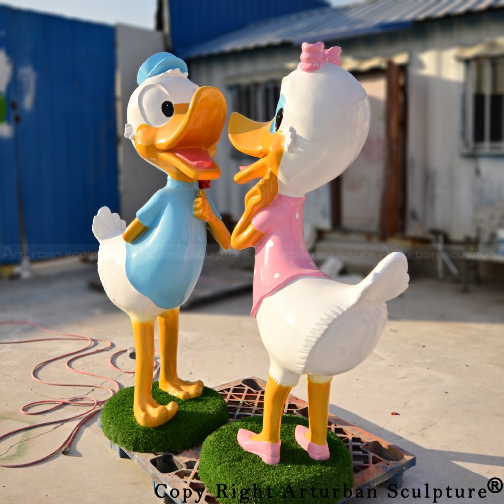 disney daisy and donald duck statue