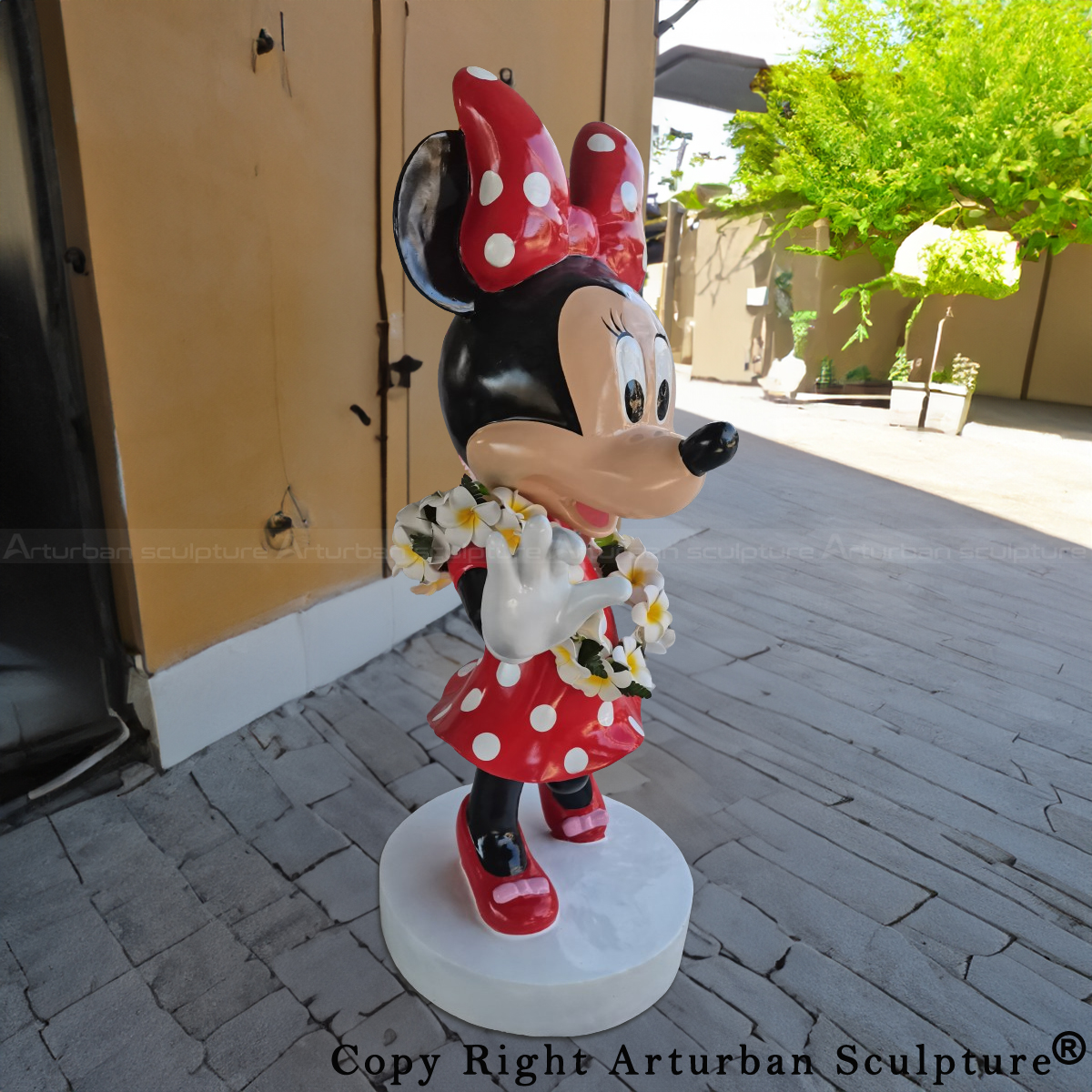 Disney Minnie Garden Statue