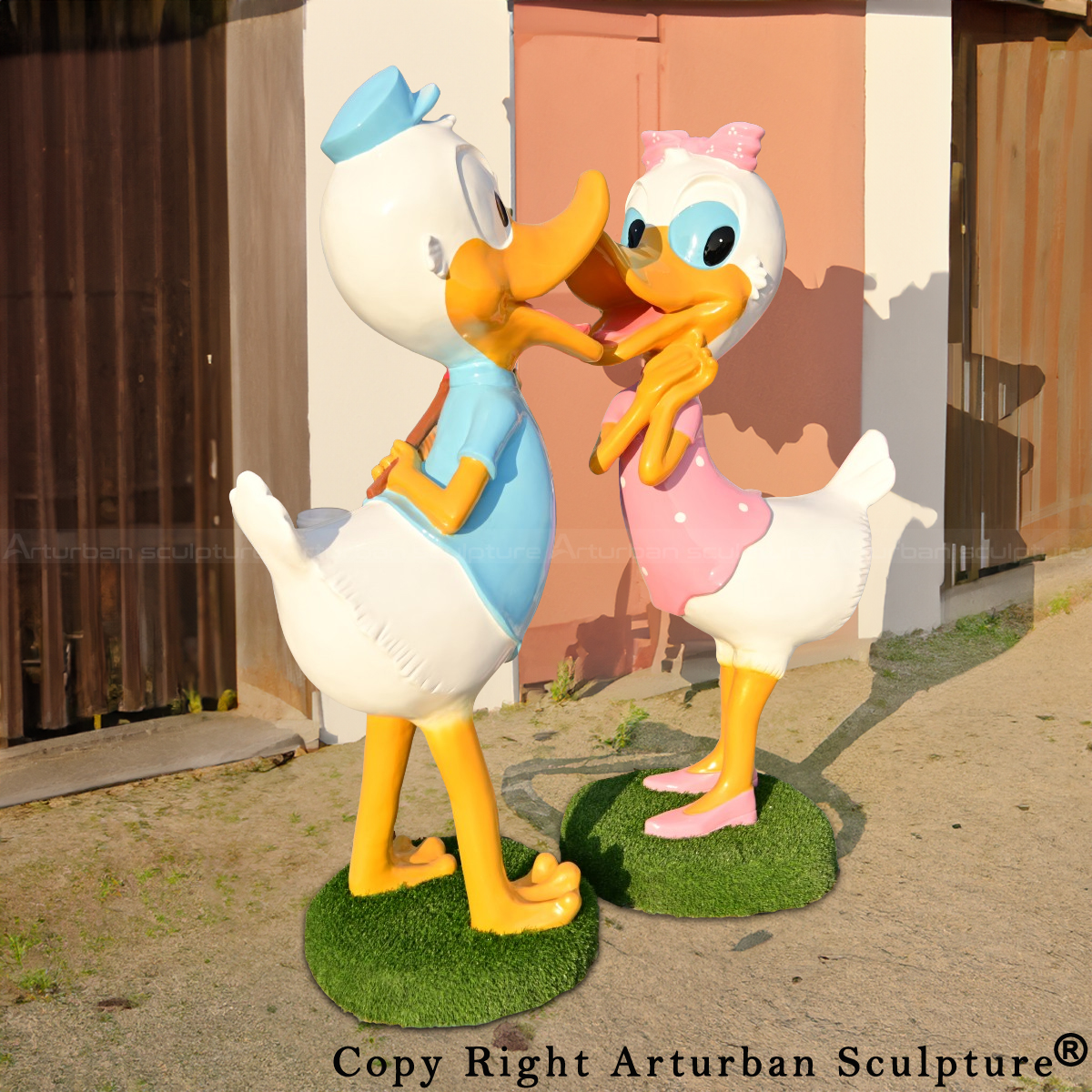 big disney Donald and Daisy Duck Figurines