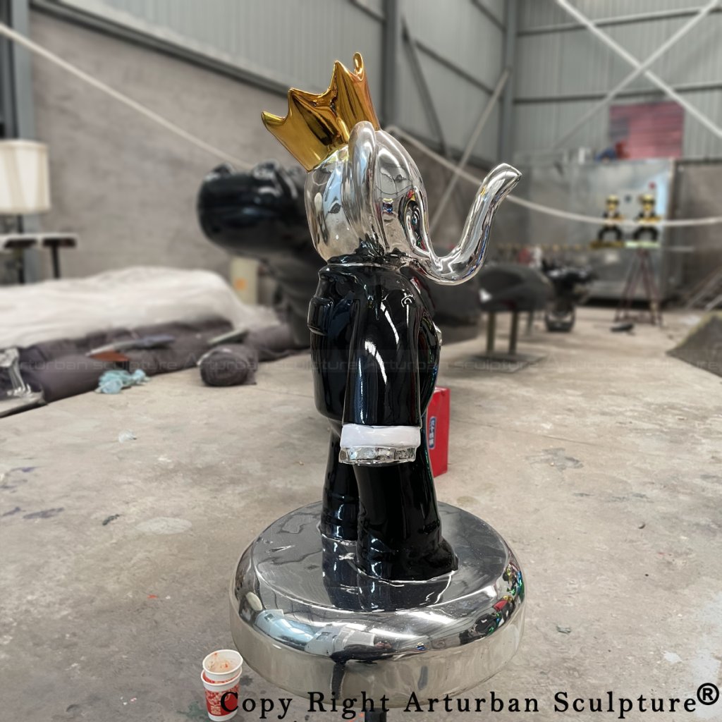 side view of Vincent Faudemer's Babolex statue